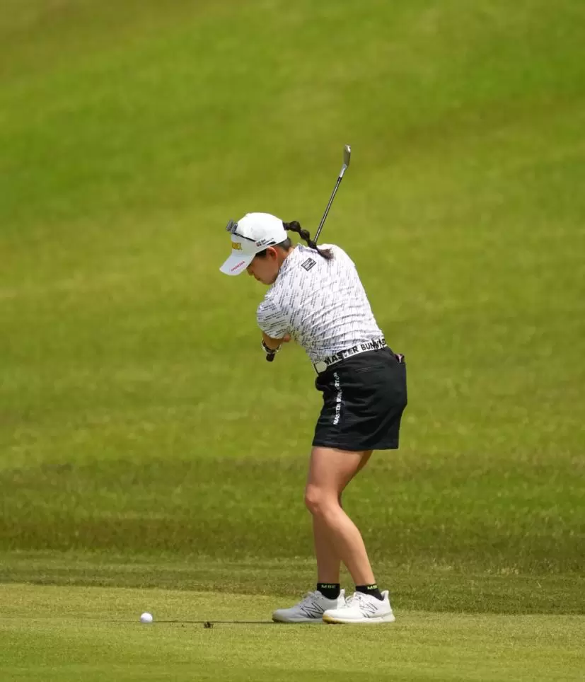 岩井千怜のアイアンスイング