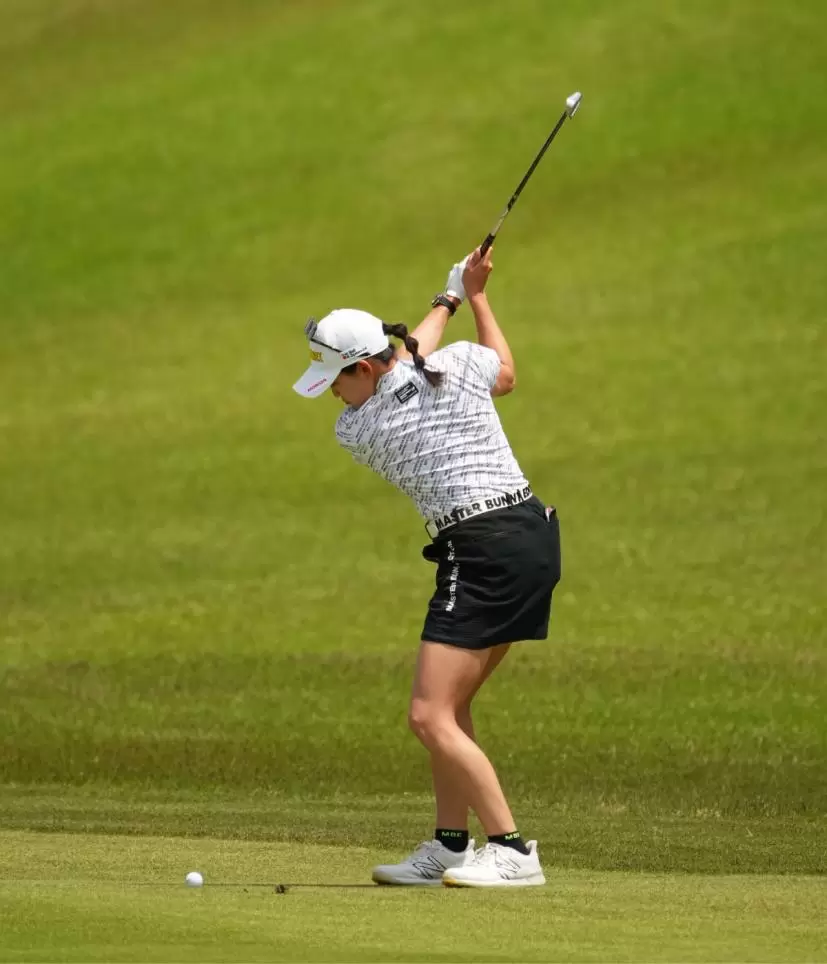 岩井千怜のアイアンスイング