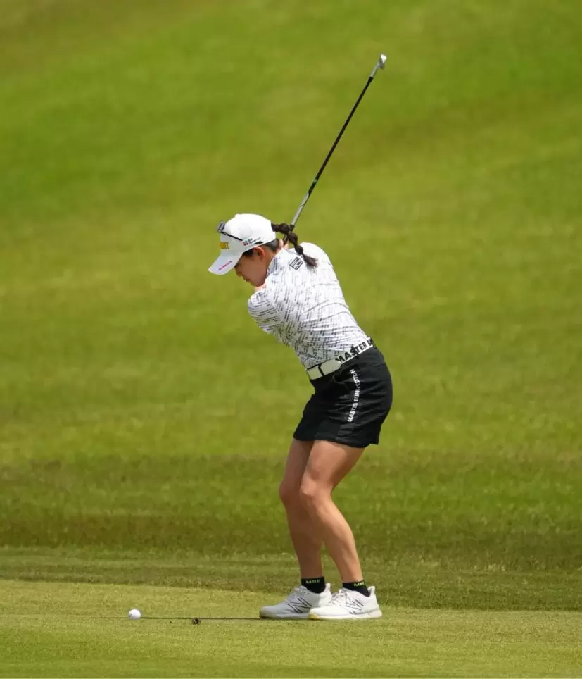 岩井千怜のアイアンスイング