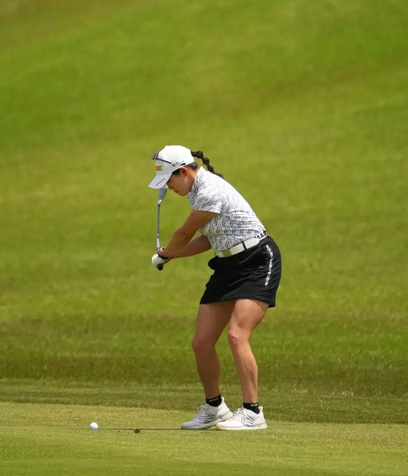 岩井千怜のアイアンスイング