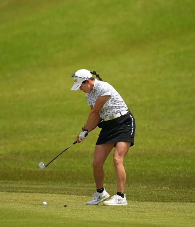 岩井千怜のアイアンスイング