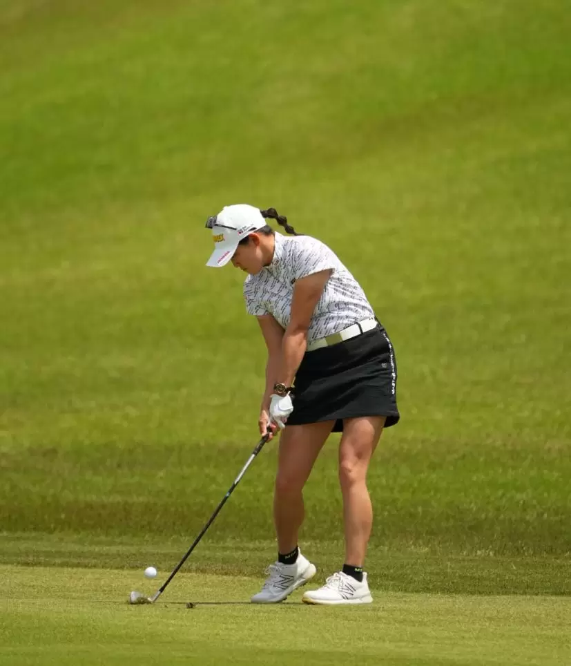 岩井千怜のアイアンスイング