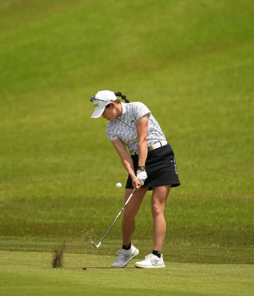 岩井千怜のアイアンスイング