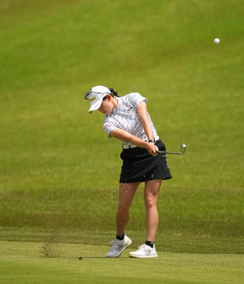 岩井千怜のアイアンスイング