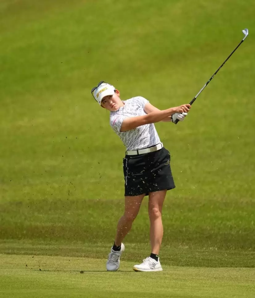 岩井千怜のアイアンスイング