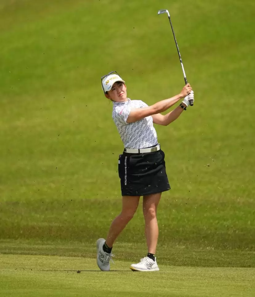 岩井千怜のアイアンスイング
