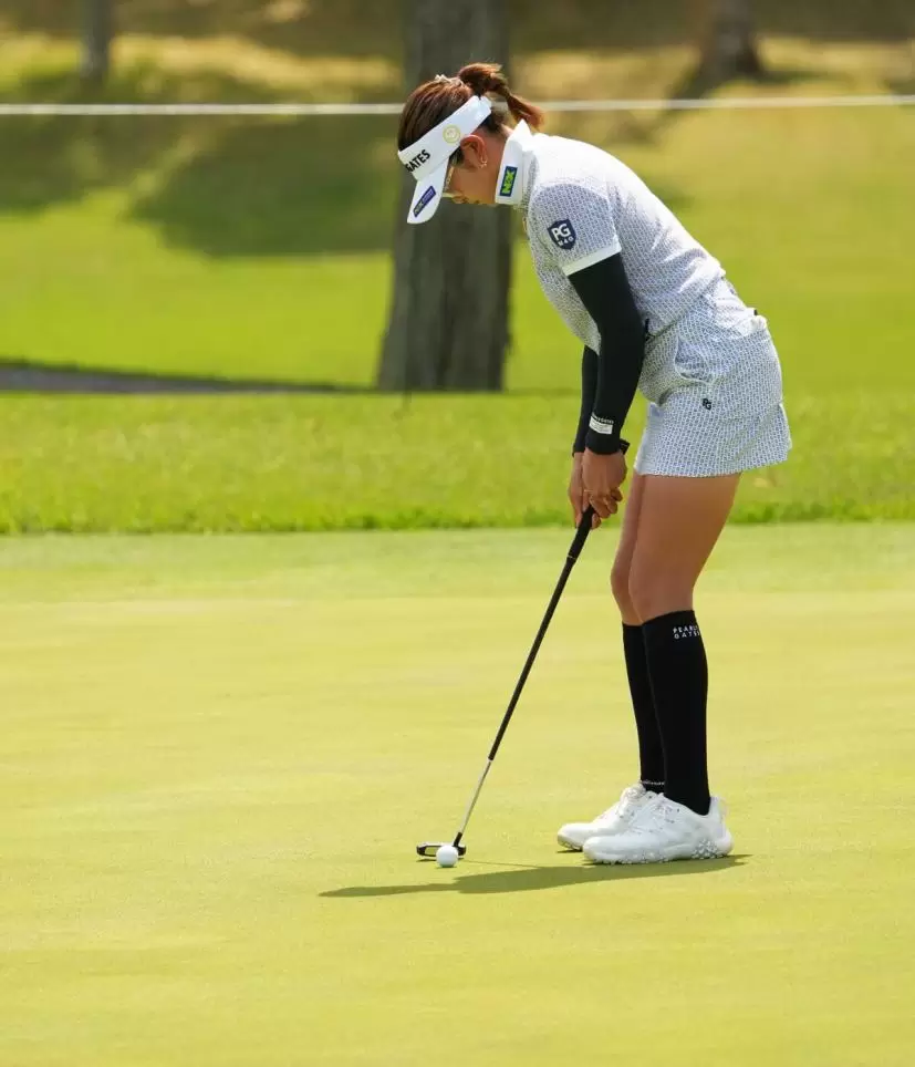 原英莉花のパッティングストローク