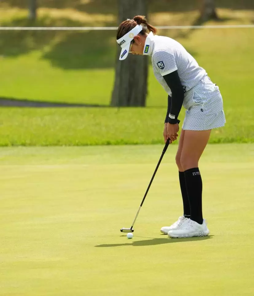 原英莉花のパッティングストローク