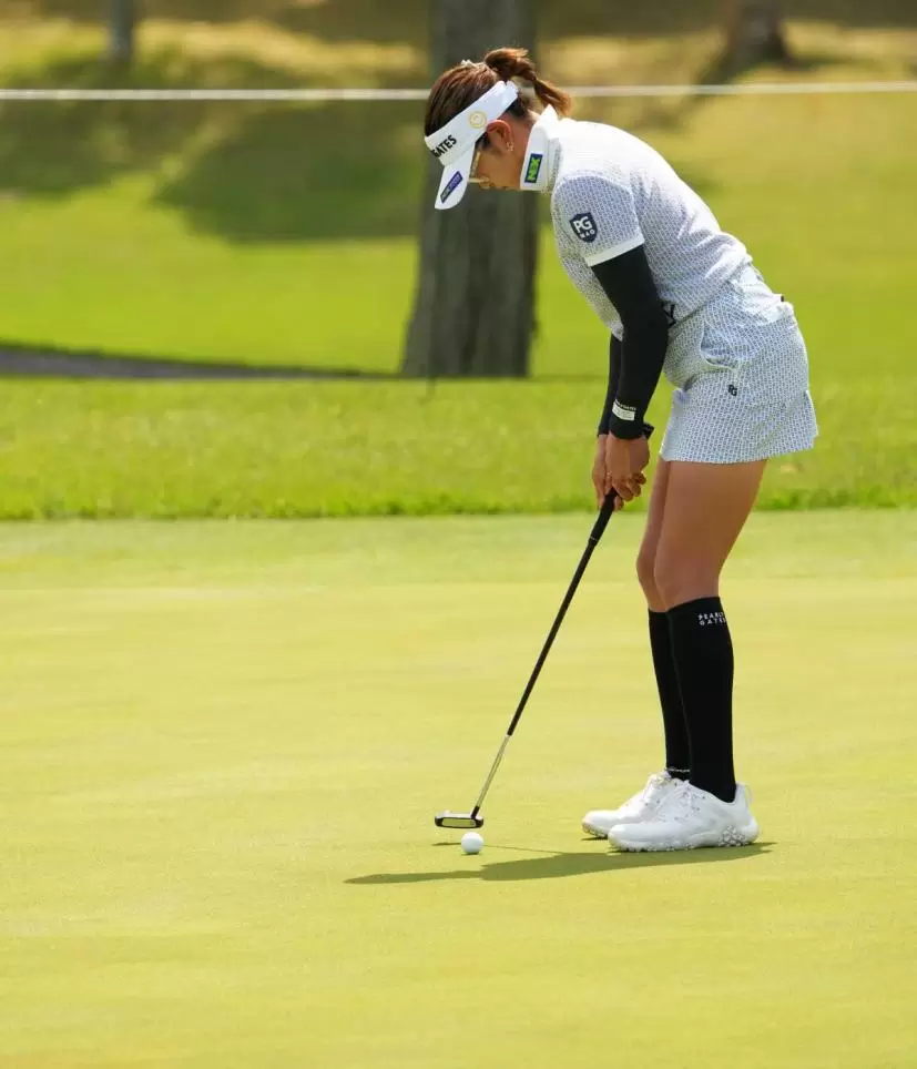 原英莉花のパッティングストローク