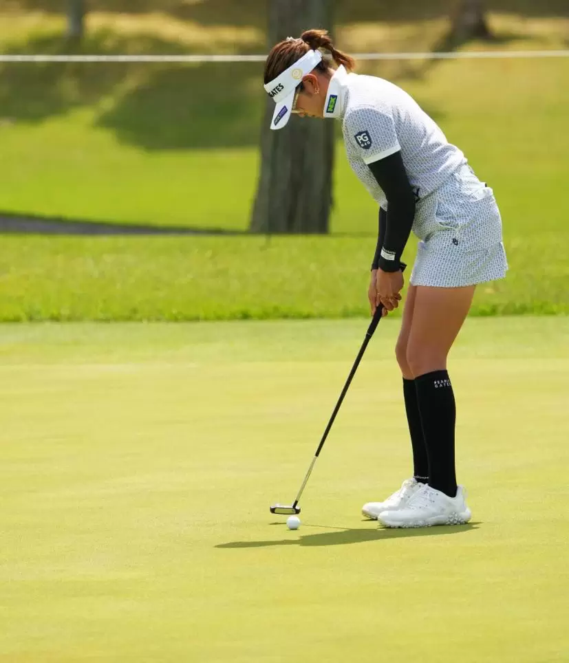 原英莉花のパッティングストローク