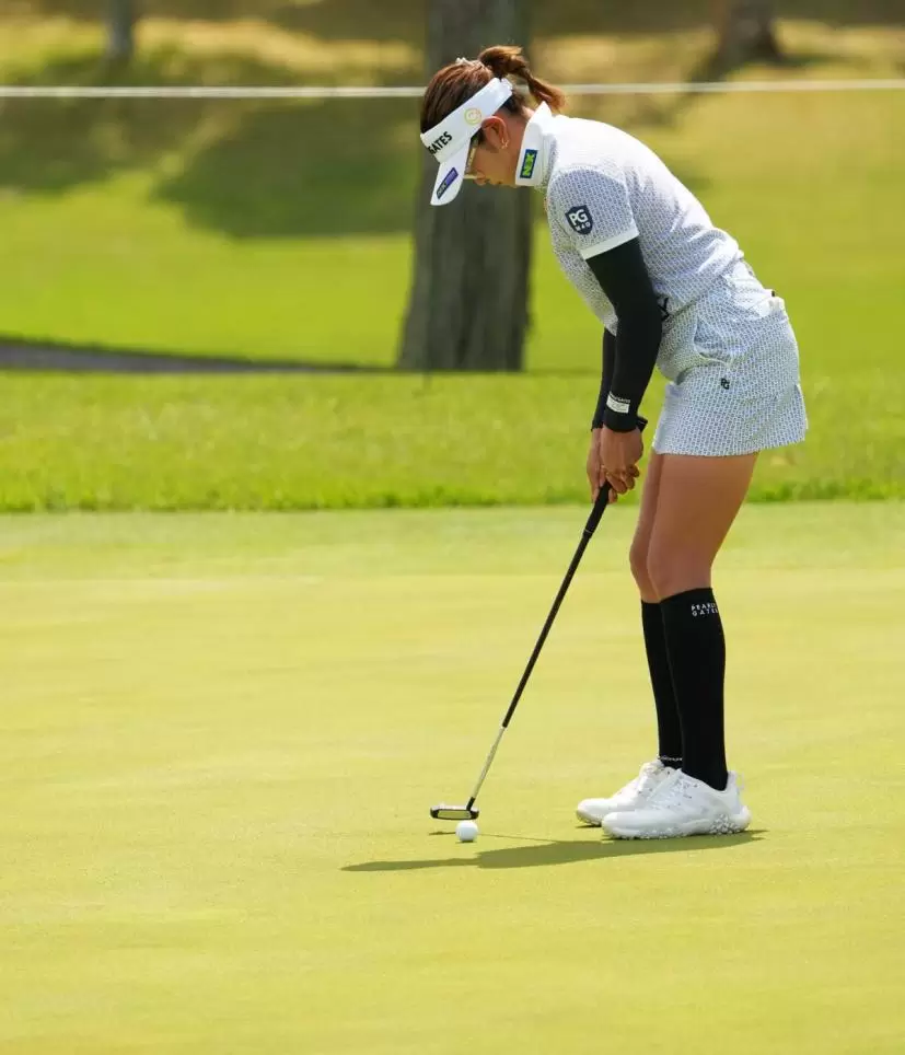 原英莉花のパッティングストローク