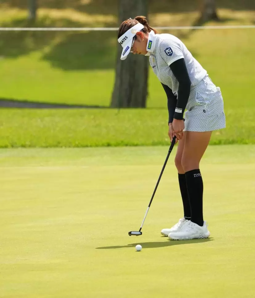 原英莉花のパッティングストローク