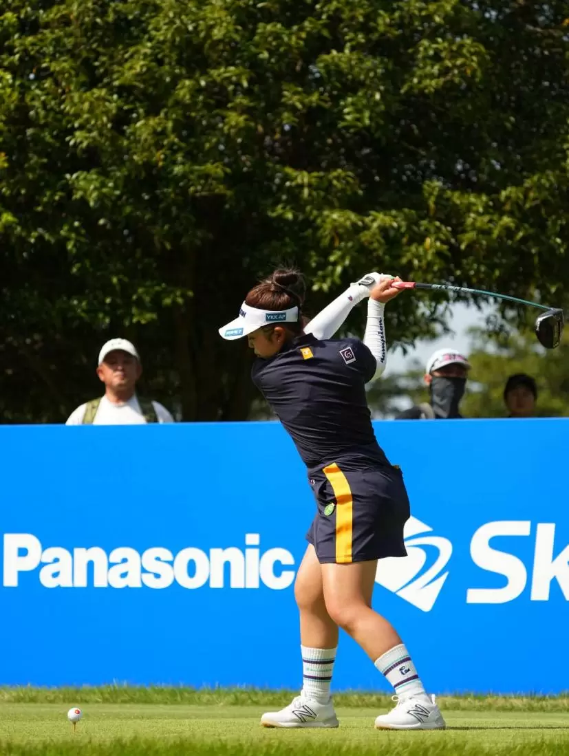 山下美夢有のドライバースイング