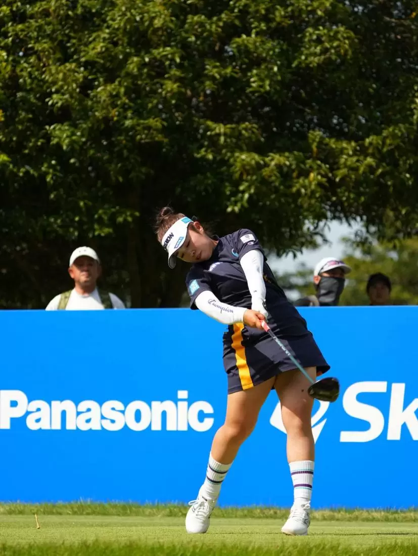 山下美夢有のドライバースイング