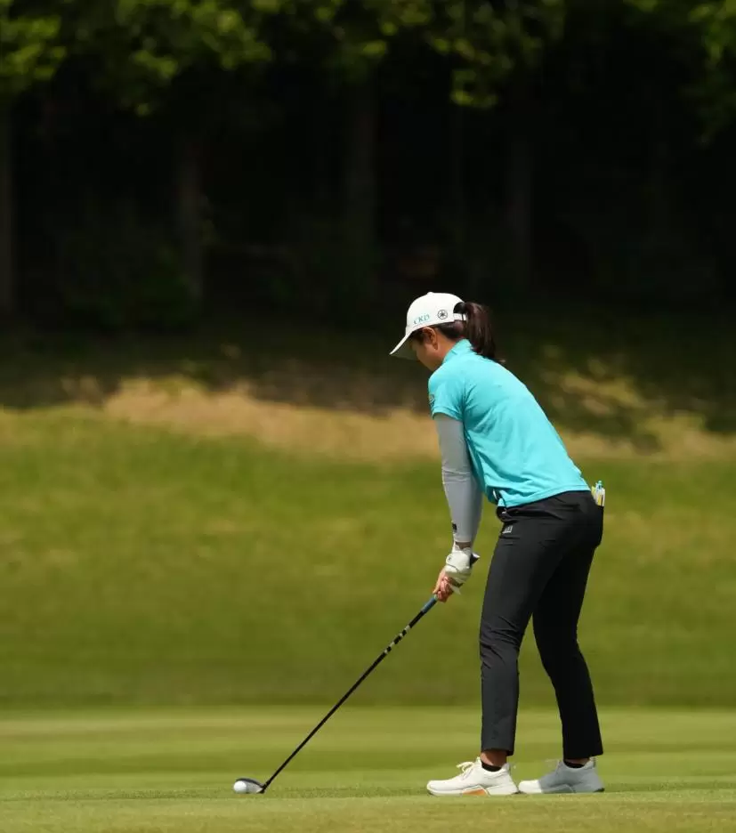 神谷そらのフェアウェイウッドスイング