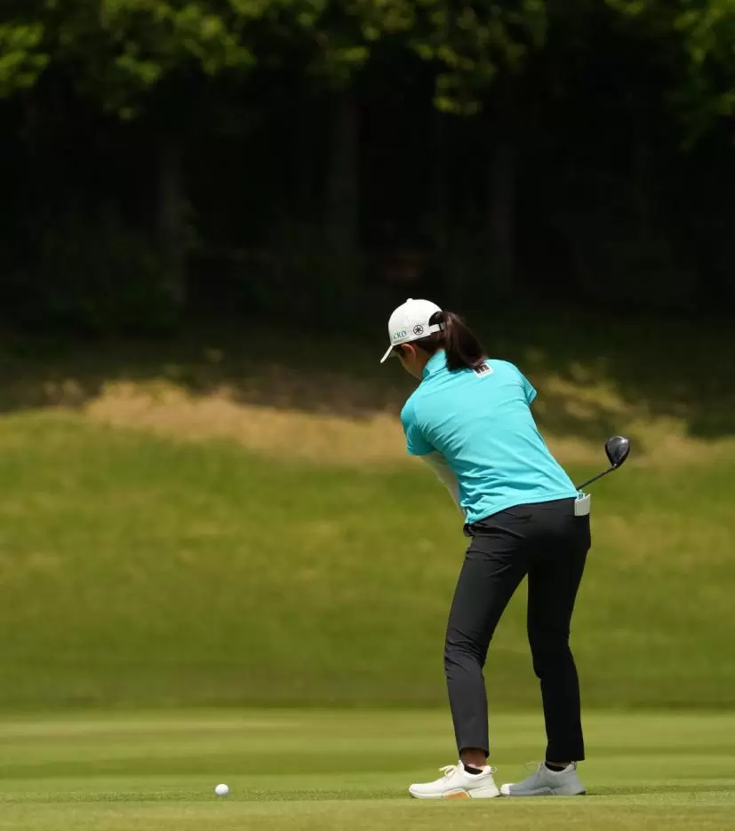 神谷そらのフェアウェイウッドスイング