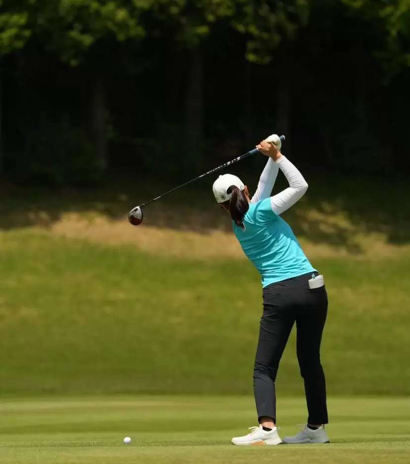 神谷そらのフェアウェイウッドスイング