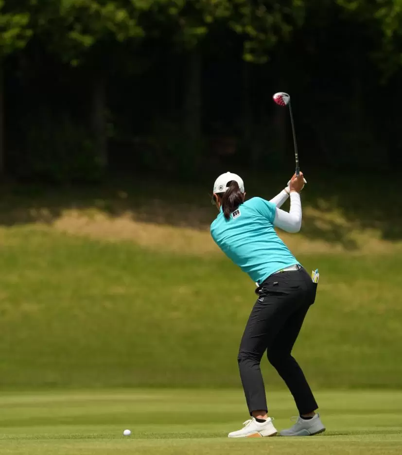 神谷そらのフェアウェイウッドスイング