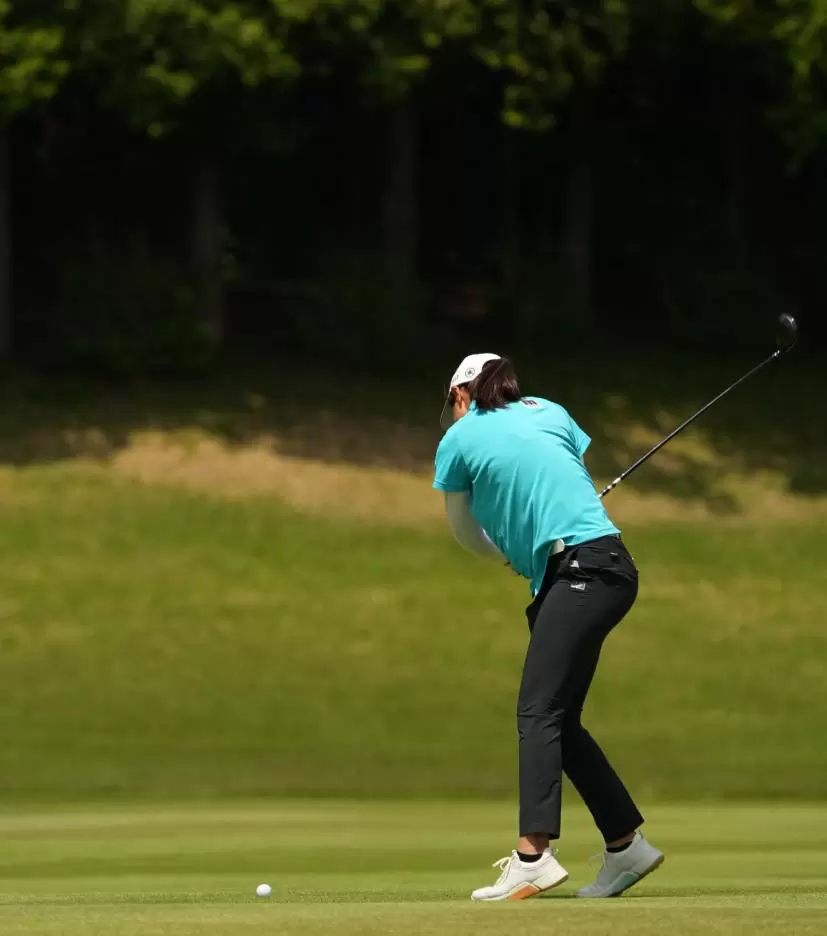 神谷そらのフェアウェイウッドスイング