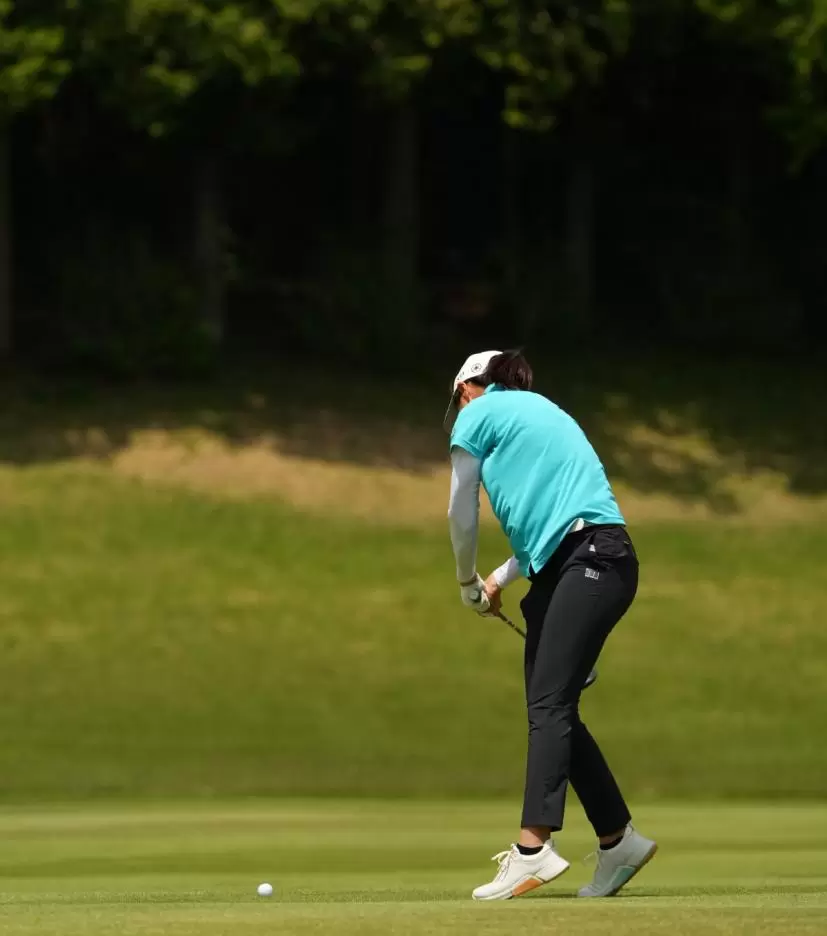 神谷そらのフェアウェイウッドスイング