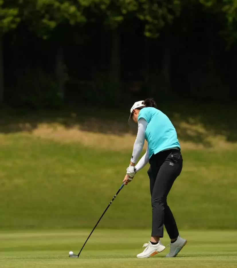 神谷そらのフェアウェイウッドスイング