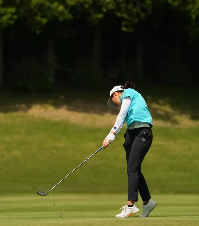 神谷そらのフェアウェイウッドスイング