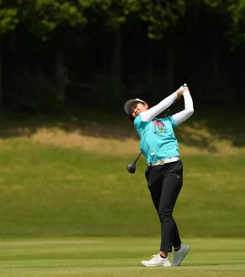 神谷そらのフェアウェイウッドスイング