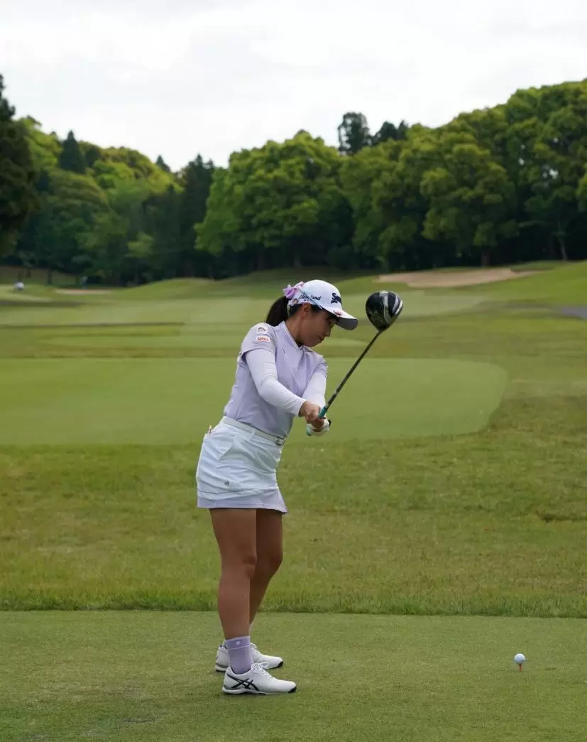 菅沼菜々のドライバースイング