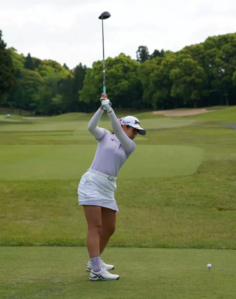 菅沼菜々のドライバースイング