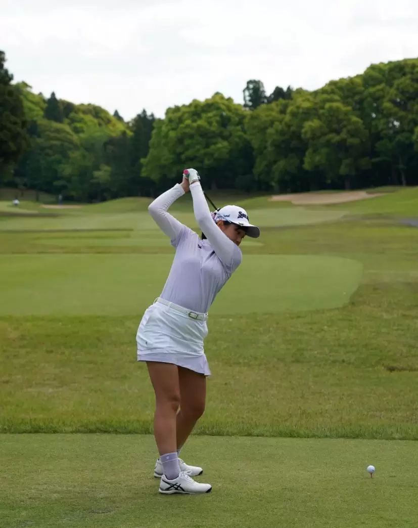 菅沼菜々のドライバースイング