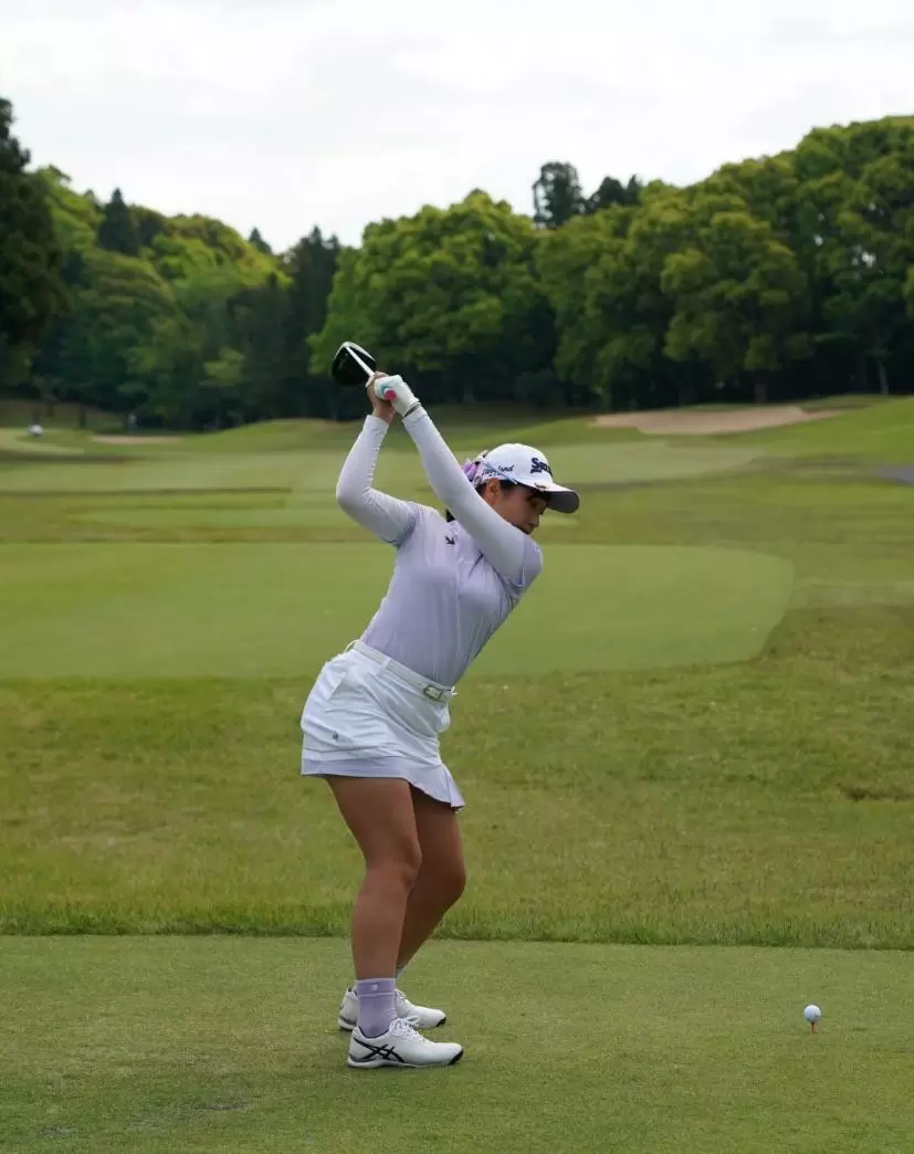 菅沼菜々のドライバースイング