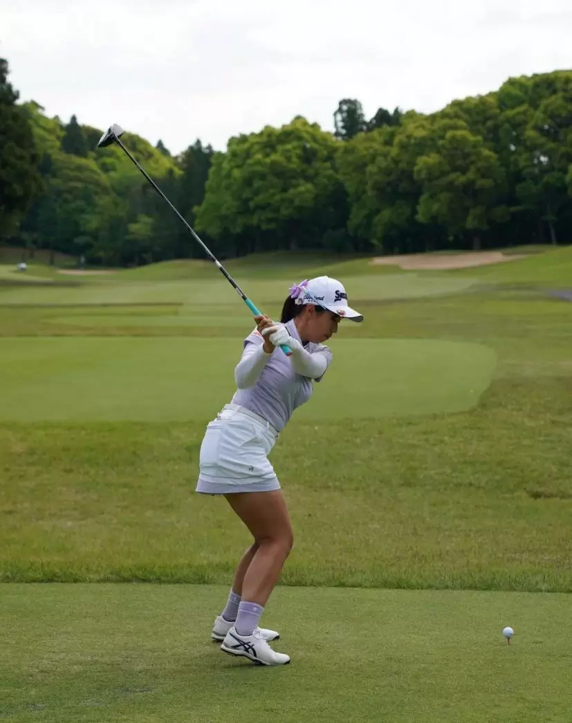 菅沼菜々のドライバースイング