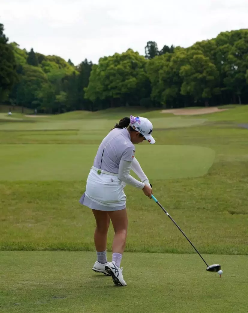 菅沼菜々のドライバースイング