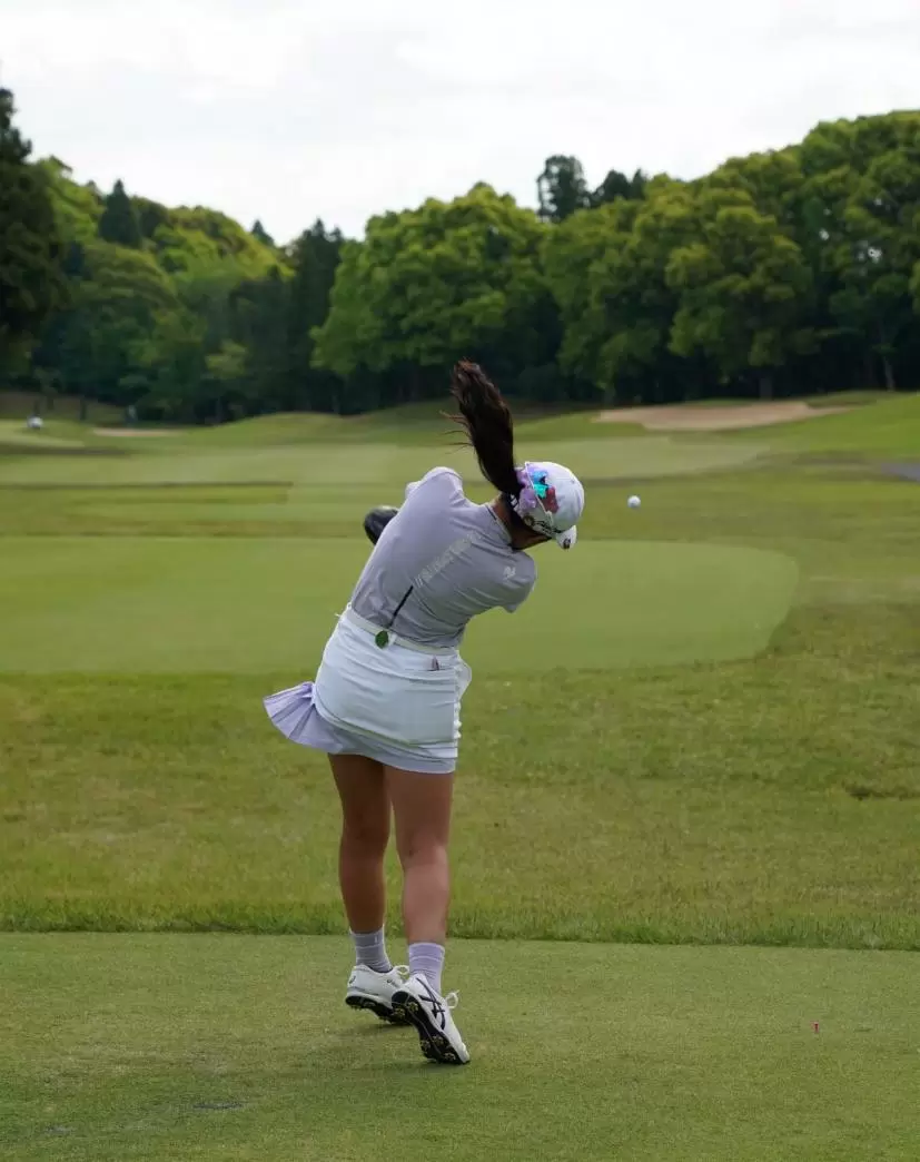 菅沼菜々のドライバースイング