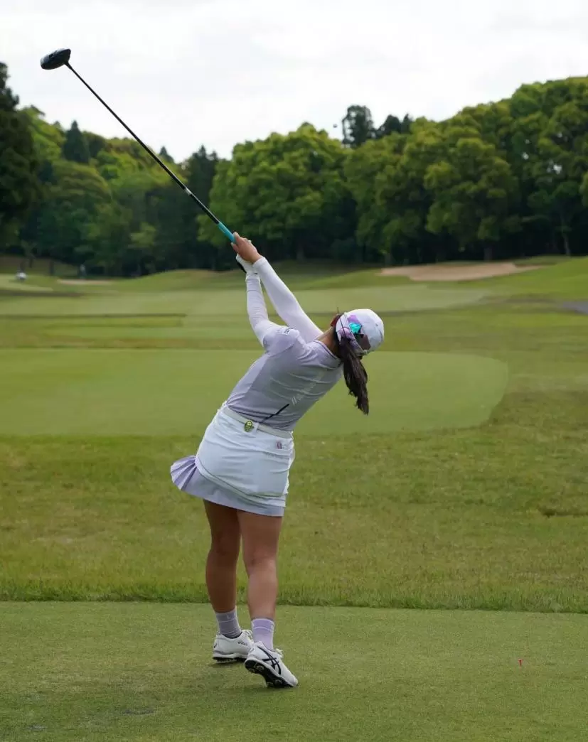 菅沼菜々のドライバースイング