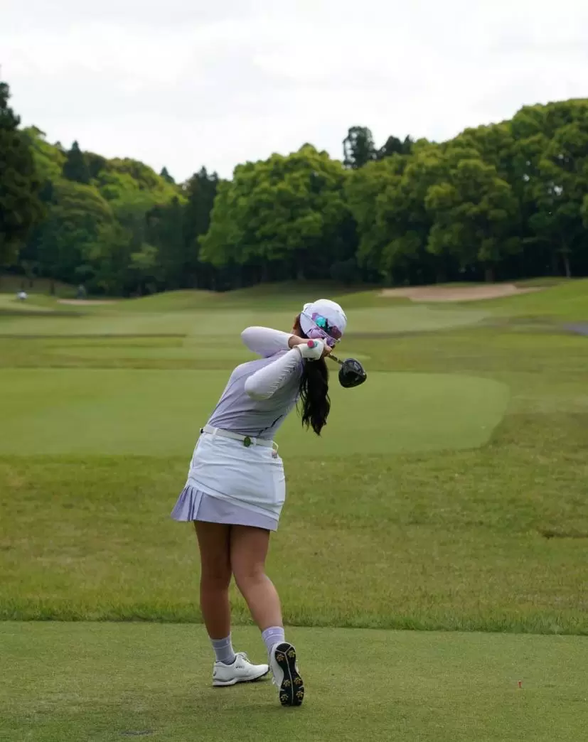 菅沼菜々のドライバースイング