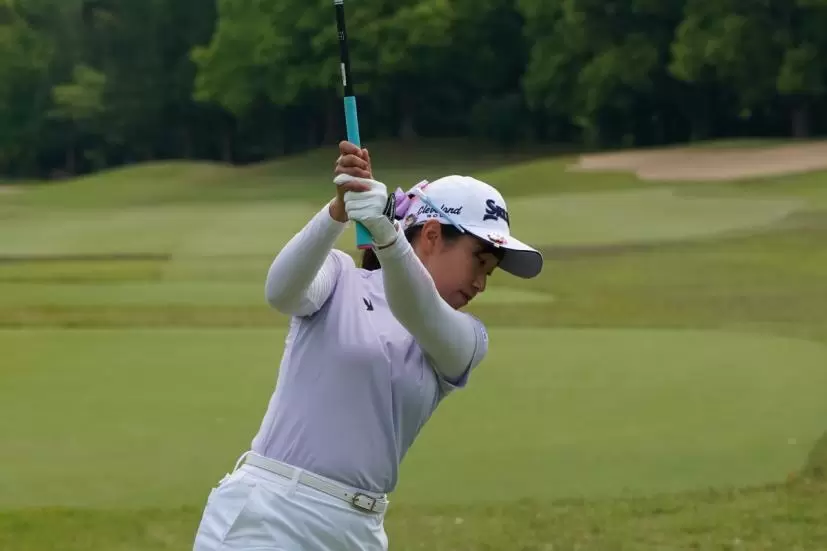 菅沼菜々のドライバースイング