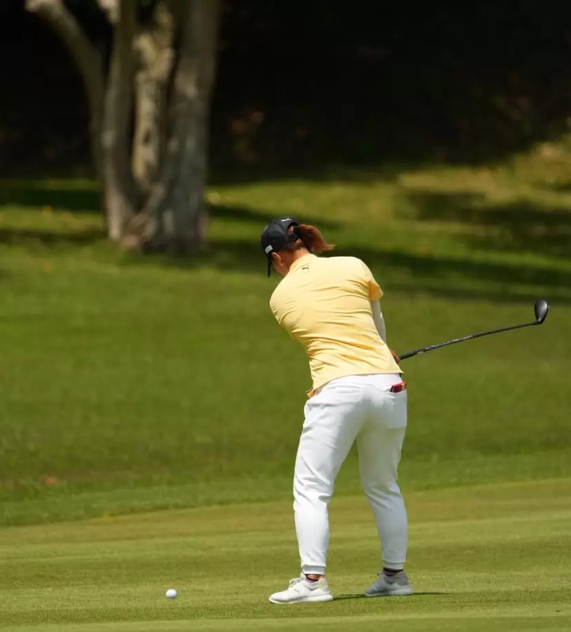 西郷真央のフェアウェイウッドスイング