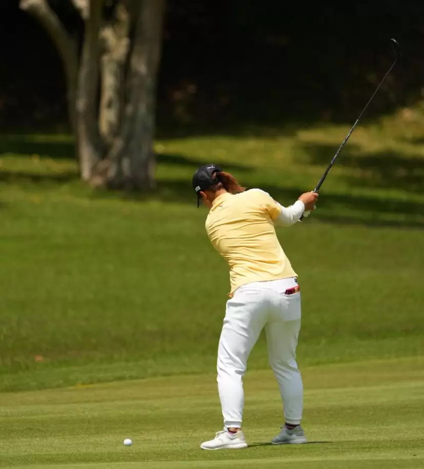 西郷真央のフェアウェイウッドスイング