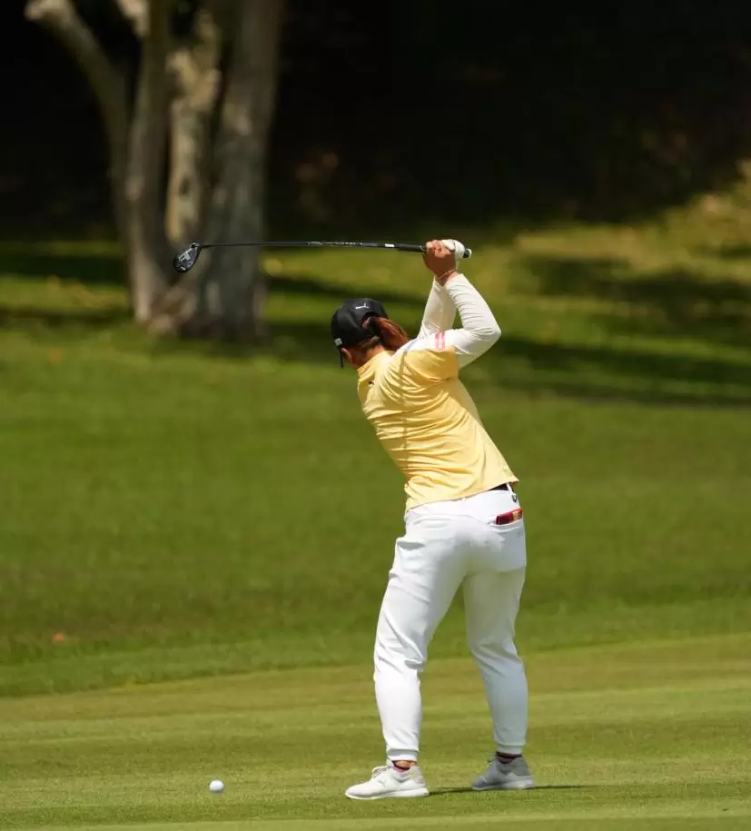 西郷真央のフェアウェイウッドスイング