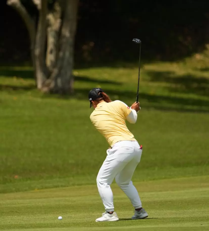 西郷真央のフェアウェイウッドスイング