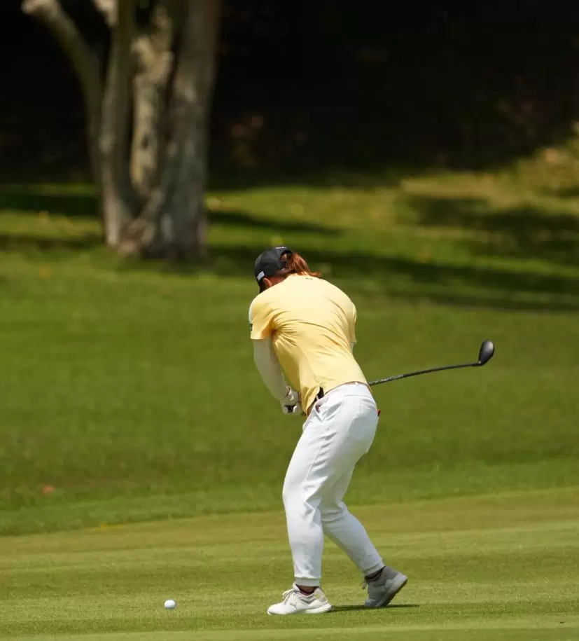 西郷真央のフェアウェイウッドスイング