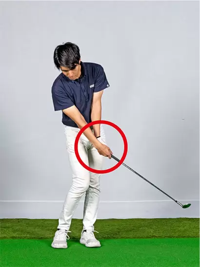 トップが出やすい人は右手首が手のヒラ側に折れる。このフリップを直そう。