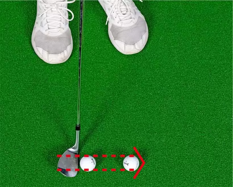 トップがあまり出なくなったら、次の段階として2個のボールの間隔を少しあけて練習しよう。