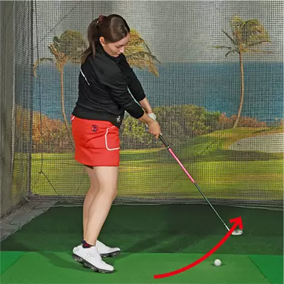 インサイドアウトの軌道の場合は右に飛び出すケースが多い。