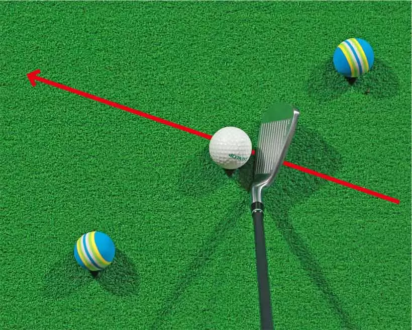 極端なアウトサイドインの軌道を直したい人は右手前と左奥の目印を取り除くといい。