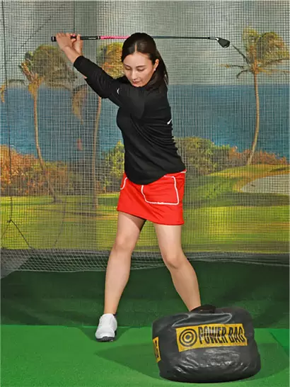 思い切り叩こうと思うだけでバックスイングの動きもナチュラルになる。