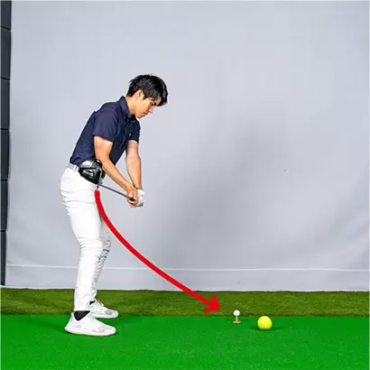 バックスイングでもクラブをインサイドから振り下ろしやすい。