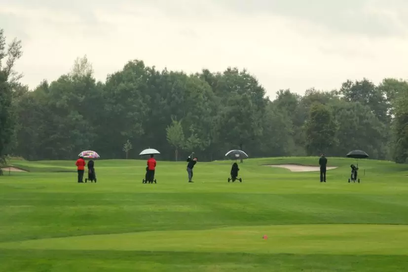ゴルフ場,雨