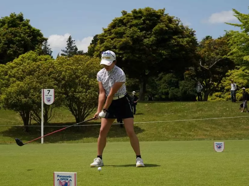 岩井千怜のドライバースイング